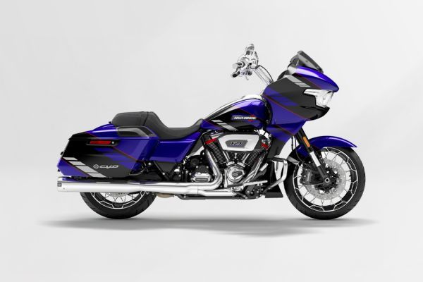 Right Side View of CVO Road Glide
