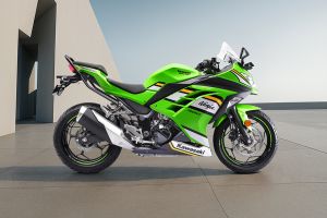 Right Side View of Ninja 300