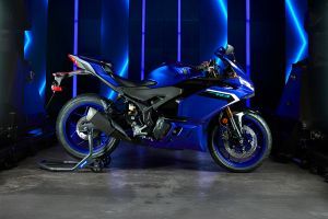 Right Side View of 2025 R3