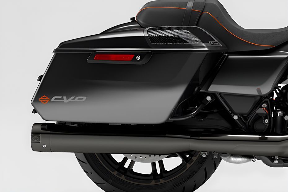 Side Storage of CVO Street Glide