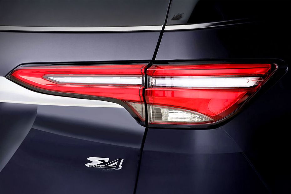 Tail lamp Image of Fortuner