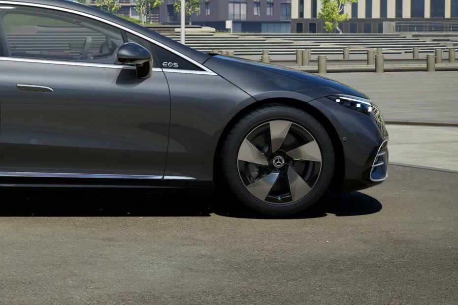 Wheel arch Image of EQS