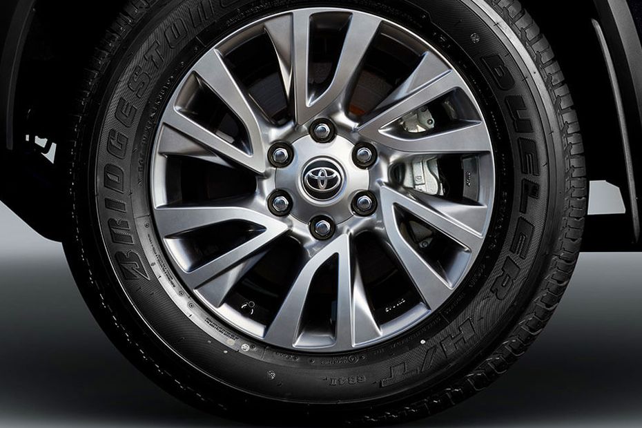 Wheel arch Image of Fortuner