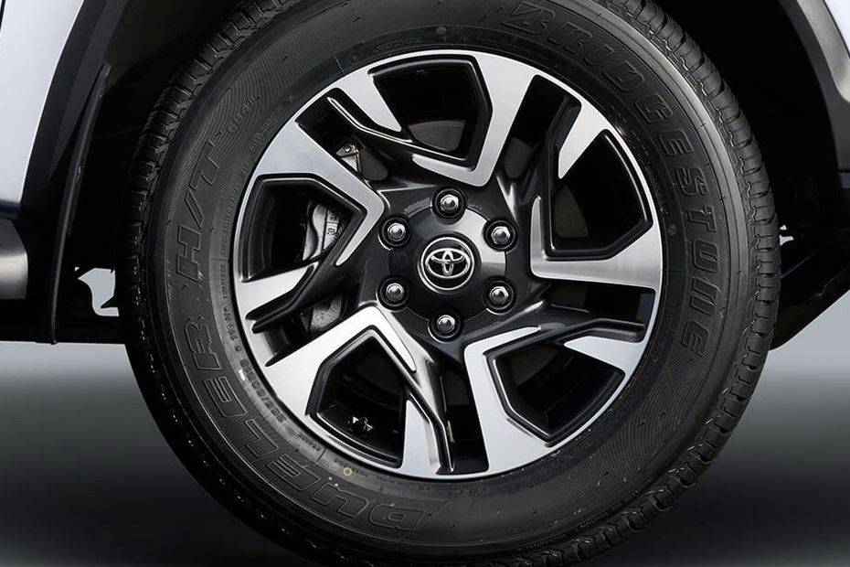 Wheel arch Image of Fortuner Legender
