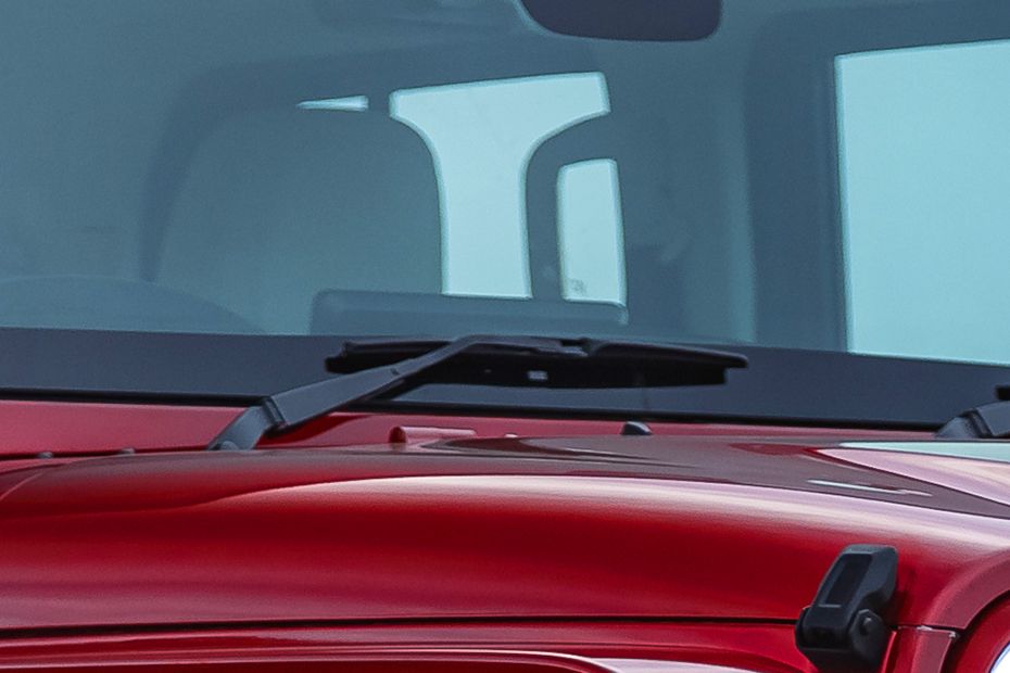 Wiper with full windshield Image of Thar ROXX