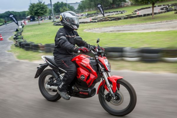 Raven R400 Revolt RV400 Price August 2026 - Range, Charging Time, Colours | ZigWheels