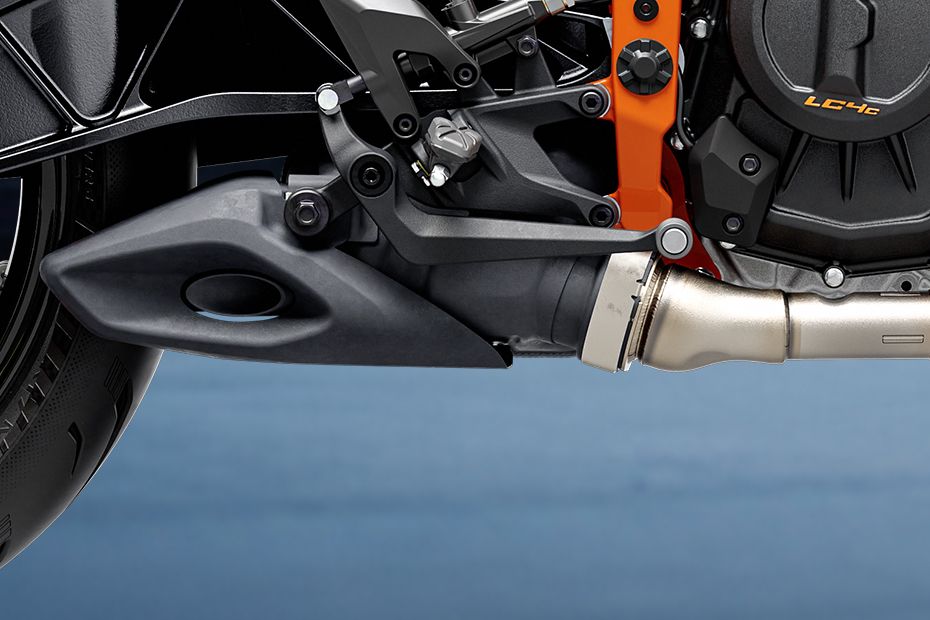 Exhaust View of Duke 390