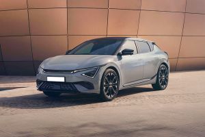 Front 1/4 left Image of EV6