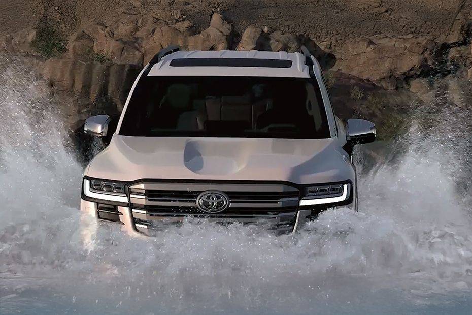 Front Image of Land Cruiser 300