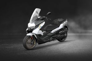 Front Left View of C 400 GT
