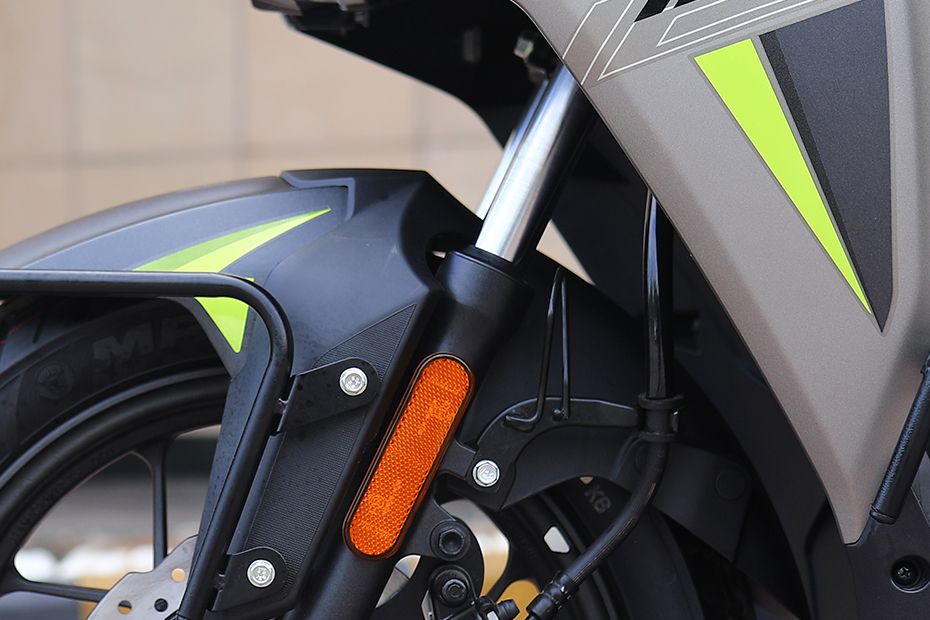 Front Suspension View of Xoom 125