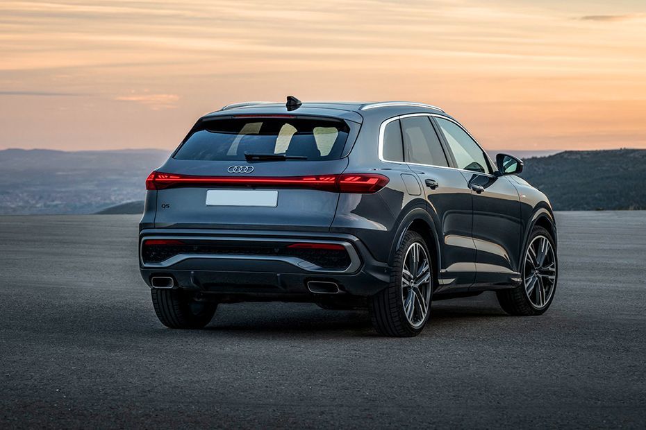 Rear 3/4 Right Image of Q5 2026