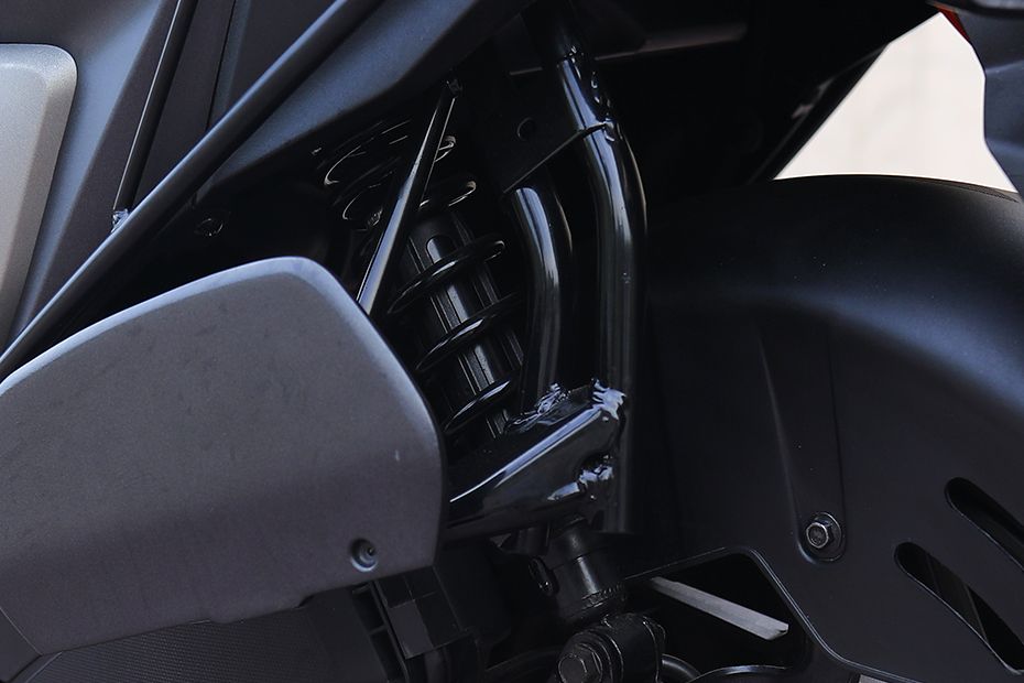 Rear Suspension View of Xoom 125