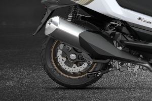 Rear Tyre View of C 400 GT