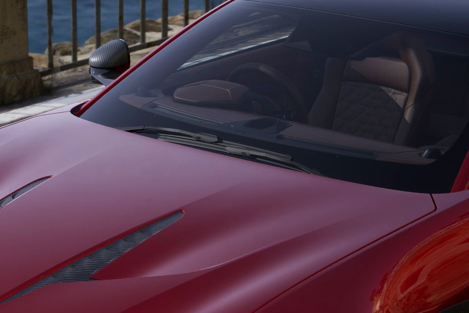 Wiper with full windshield Image of Vanquish