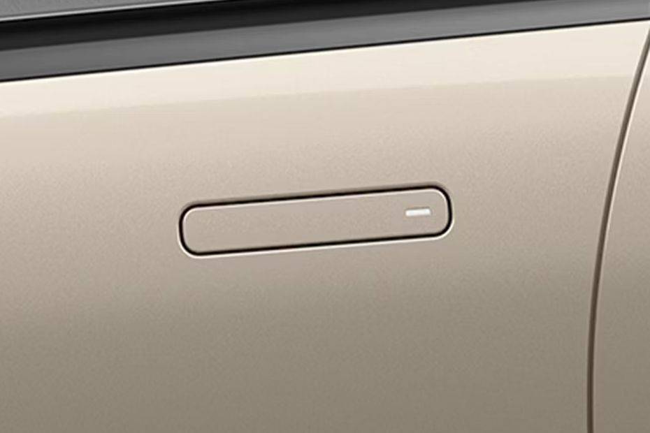 Door handles Image of Altroz