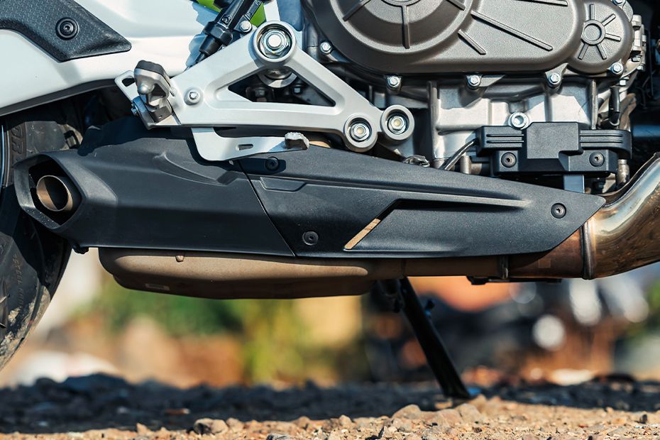 Exhaust View of Tuono 457