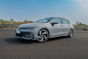 Front 1/4 left Image of Golf GTI