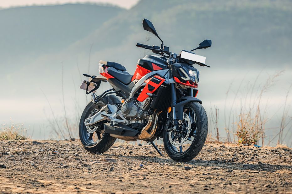 Front Right View of Tuono 457