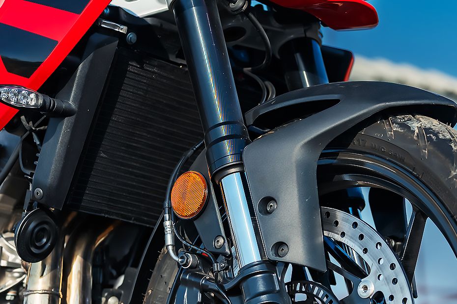 Front Suspension View of Tuono 457