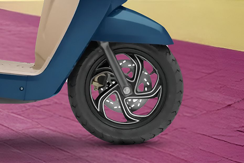 Front Tyre View of iQube
