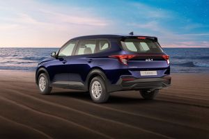 Rear 3/4 left Image of Carens