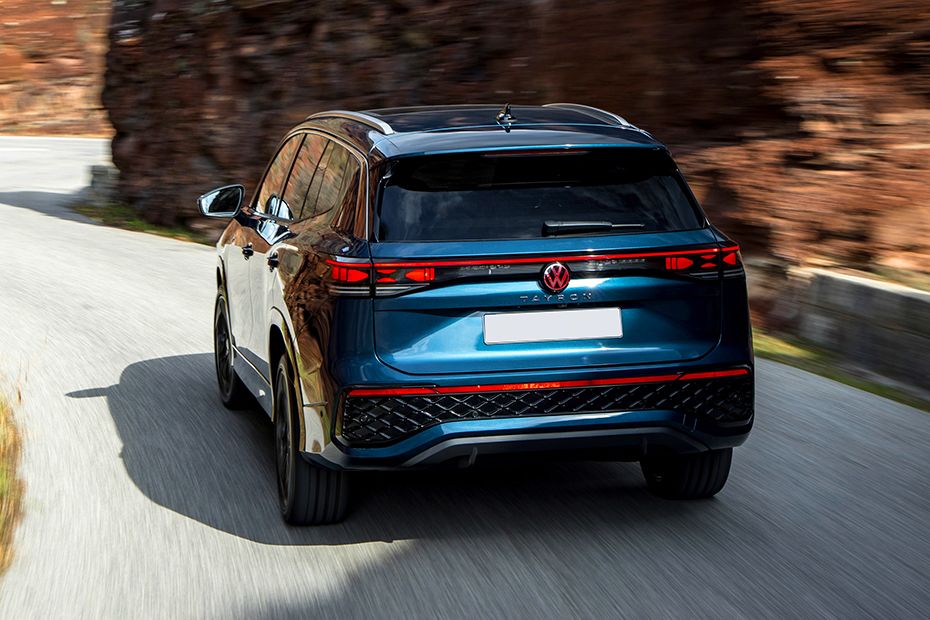 Rear 3/4 left Image of Tayron R-Line