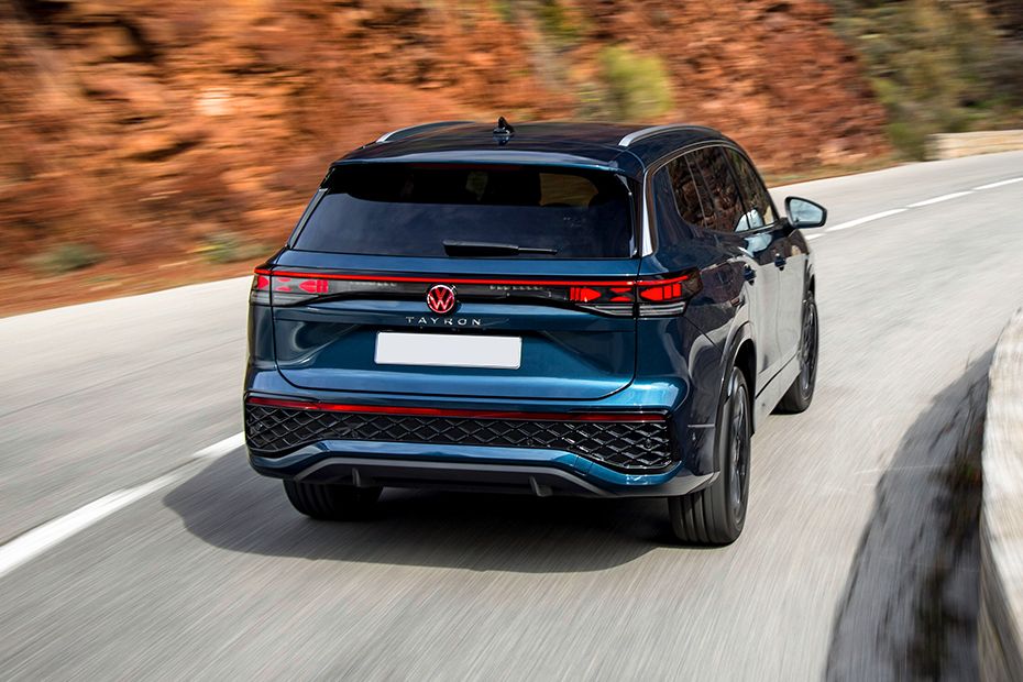 Rear 3/4 Right Image of Tayron R-Line