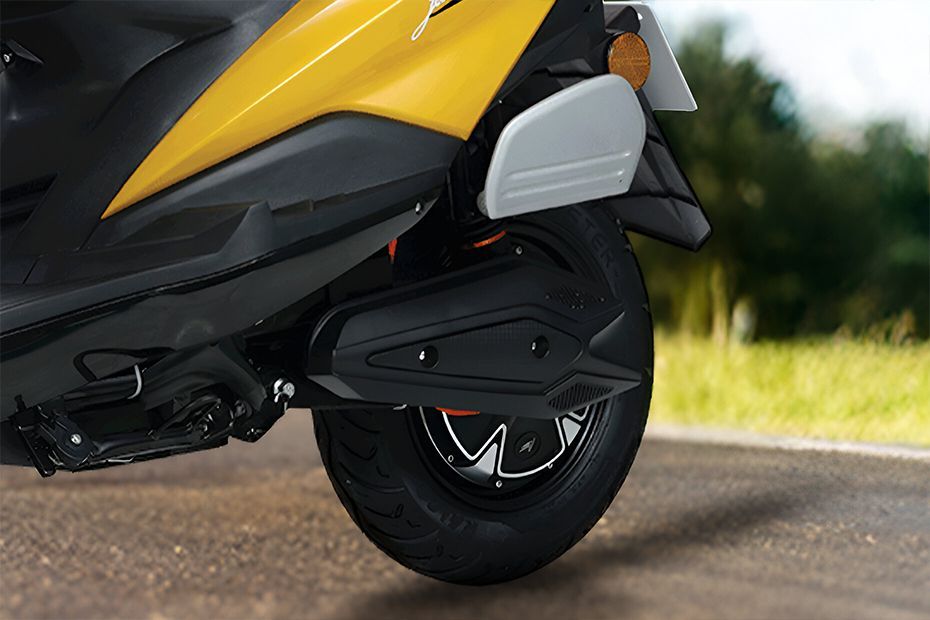 Rear Tyre View of Jaunty I-Pro