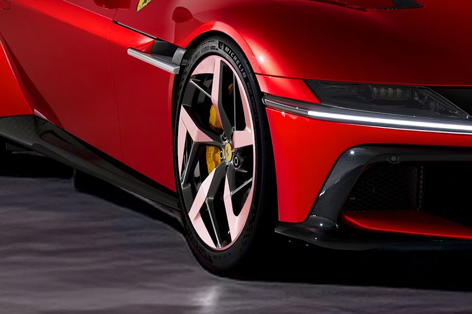 Wheel arch Image of 12Cilindri