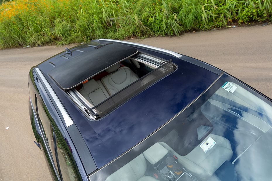 Carrier view Image of XUV700