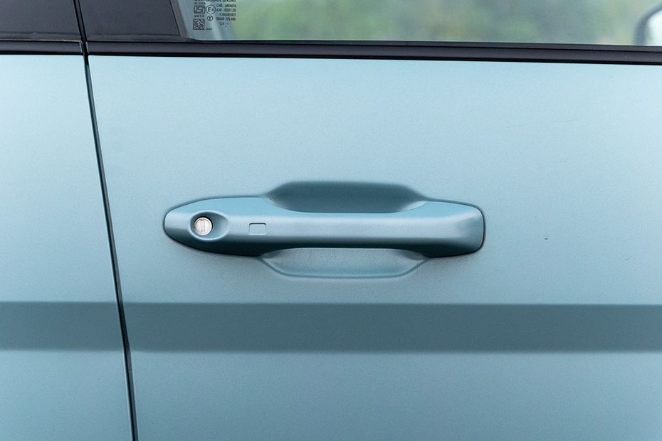 Door handles Image of Creta Electric
