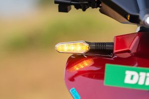 Front Indicator View of Diplos Max Plus