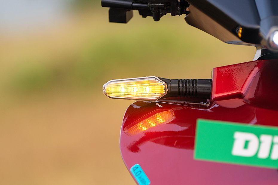 Front Indicator View of Diplos Max Plus