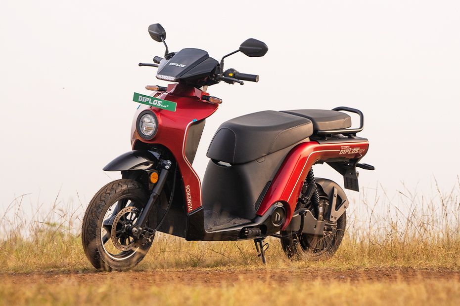 Front Left View of Diplos Max Plus