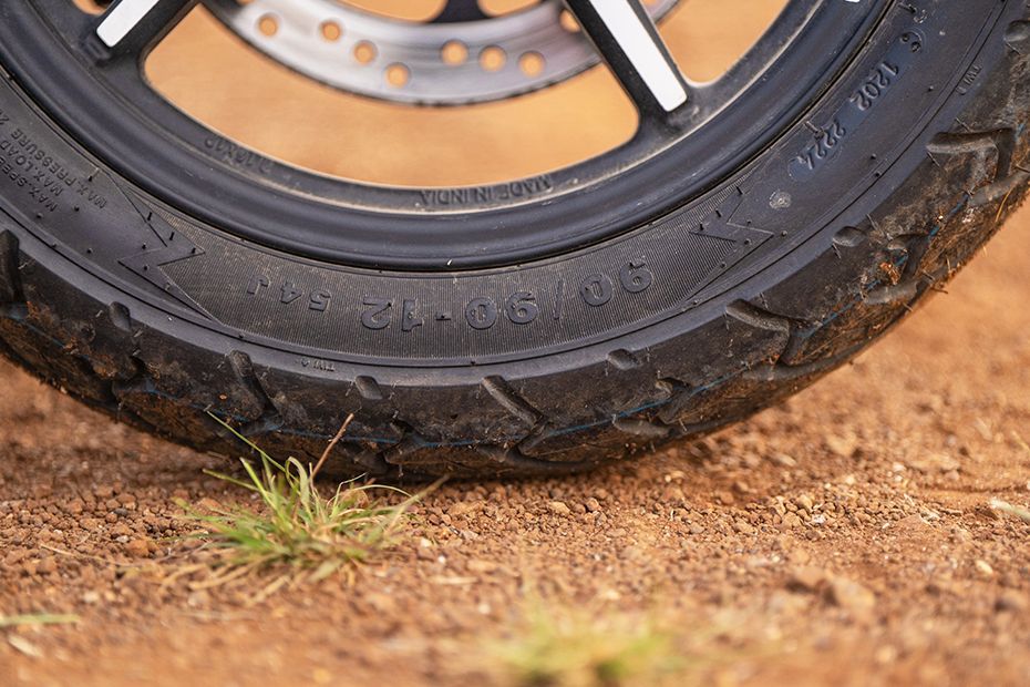 Front Tyre View of Diplos Max Plus