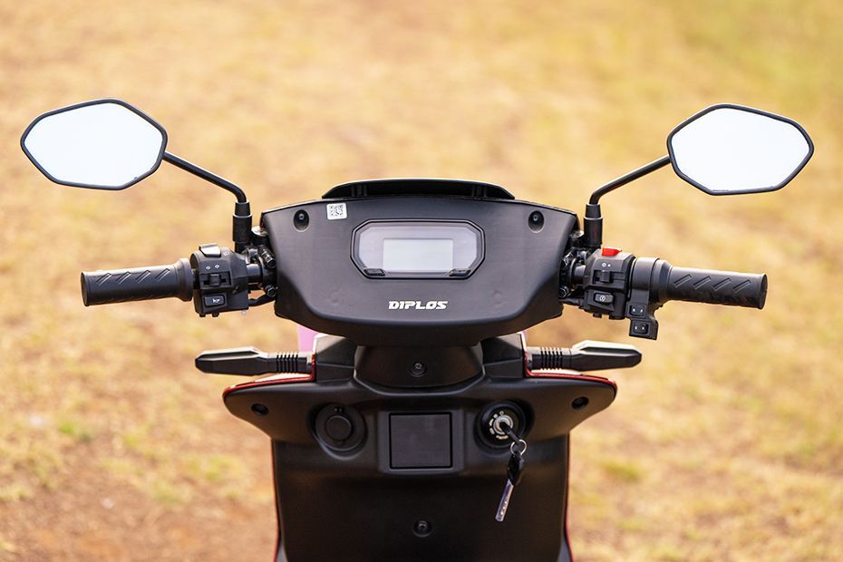Handle Bar View of Diplos Max Plus