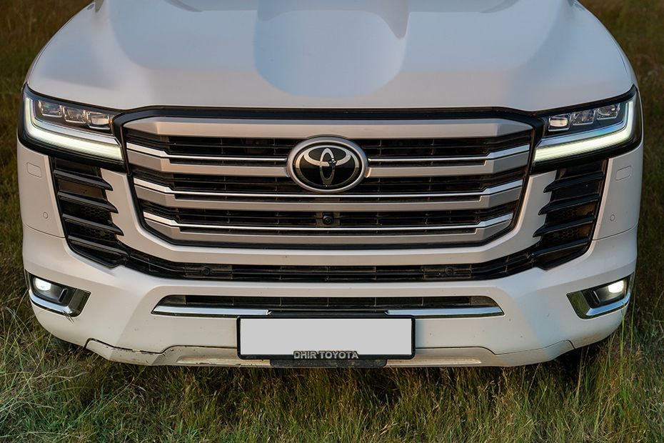 Toyota Land Cruiser 300 ZX - 4x4 SUV On Road Price, RTO, Insurance