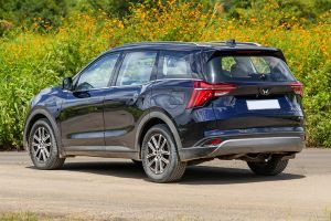 Rear 3/4 left Image of XUV700
