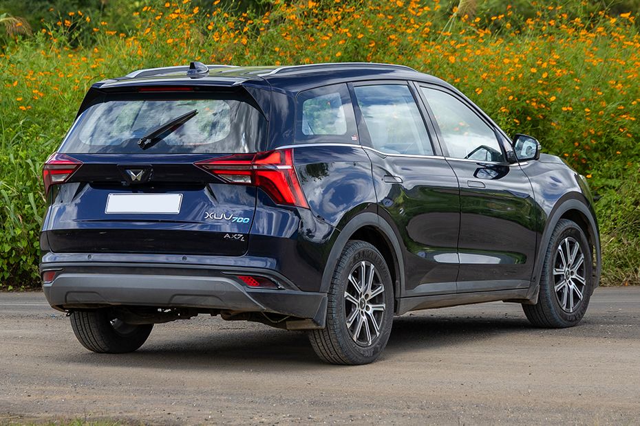 Rear 3/4 Right Image of XUV700