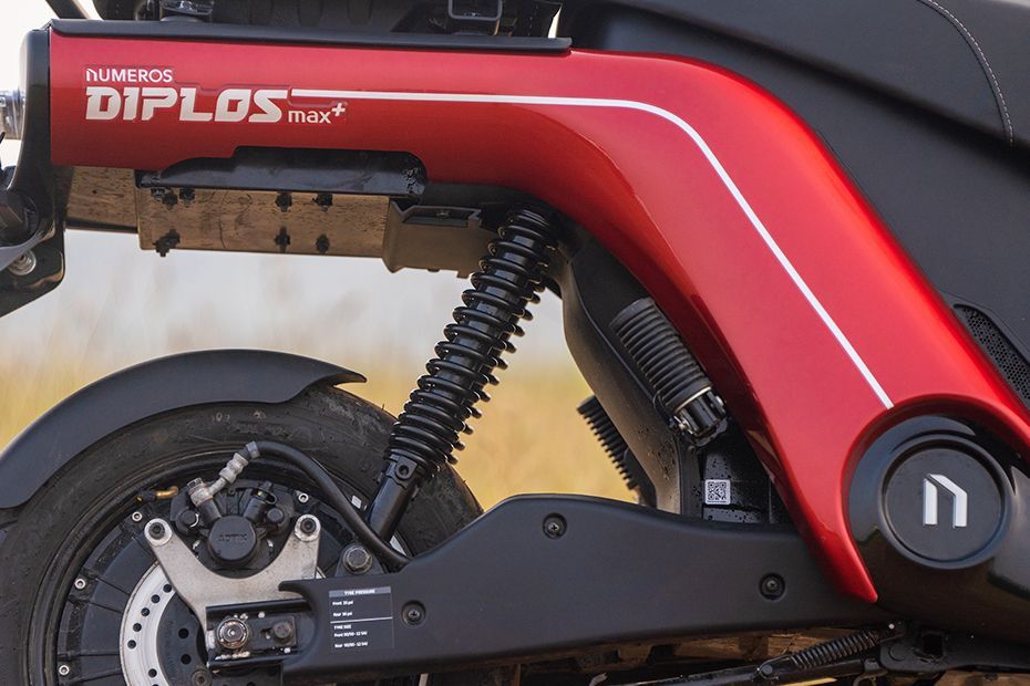 Rear Suspension View of Diplos Max Plus