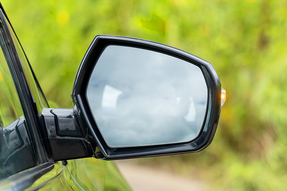 Side mirror rear angle Image of XUV700