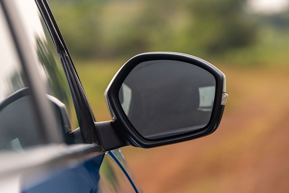 Side mirror rear angle Image of Punch
