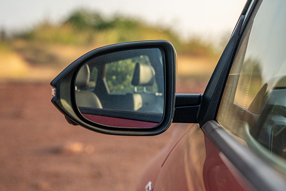 Side mirror rear angle Image of Venue N Line