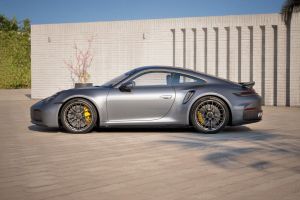 Side view Image of 911