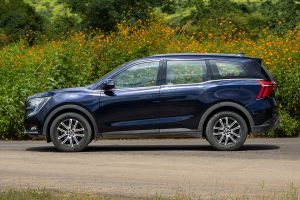 Side view Image of XUV700