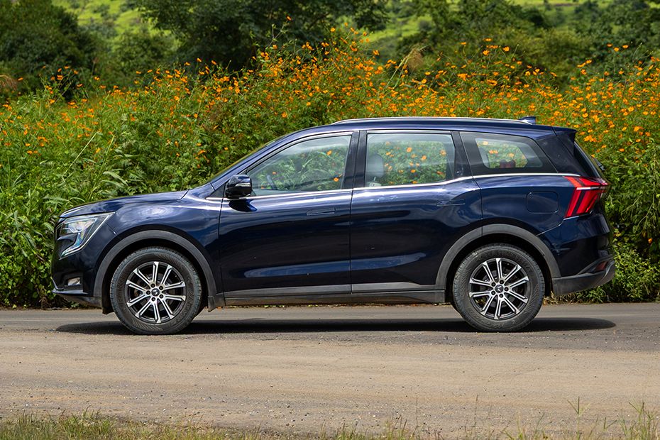 Side view Image of XUV700