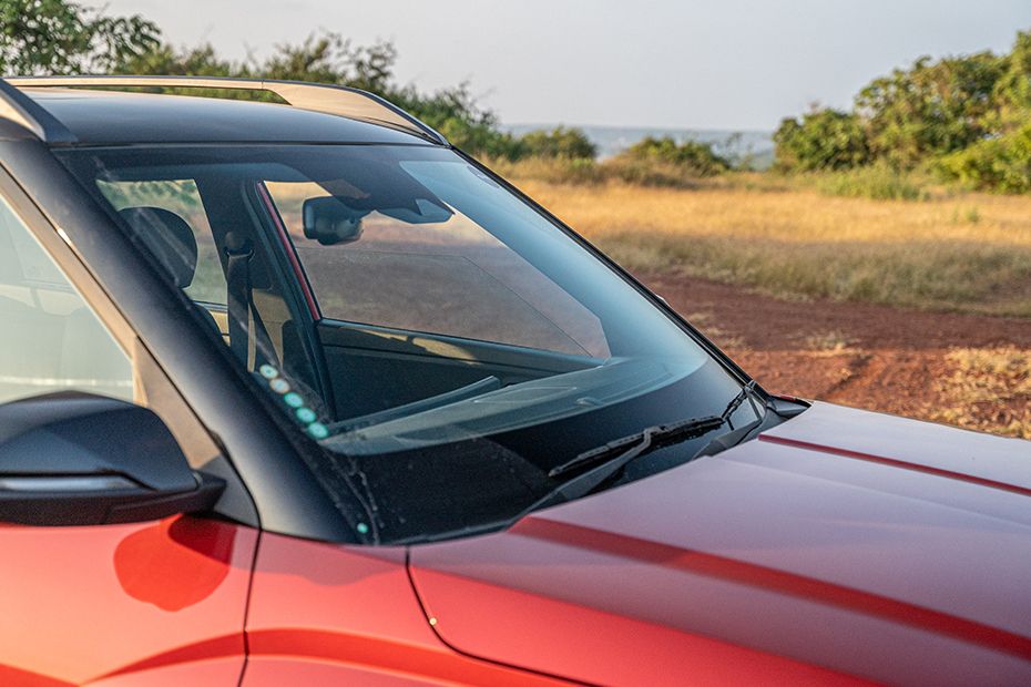 Wiper with full windshield Image of Venue N Line