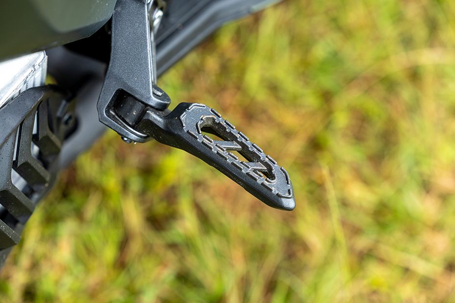 Rear Indicator View of Xoom 160