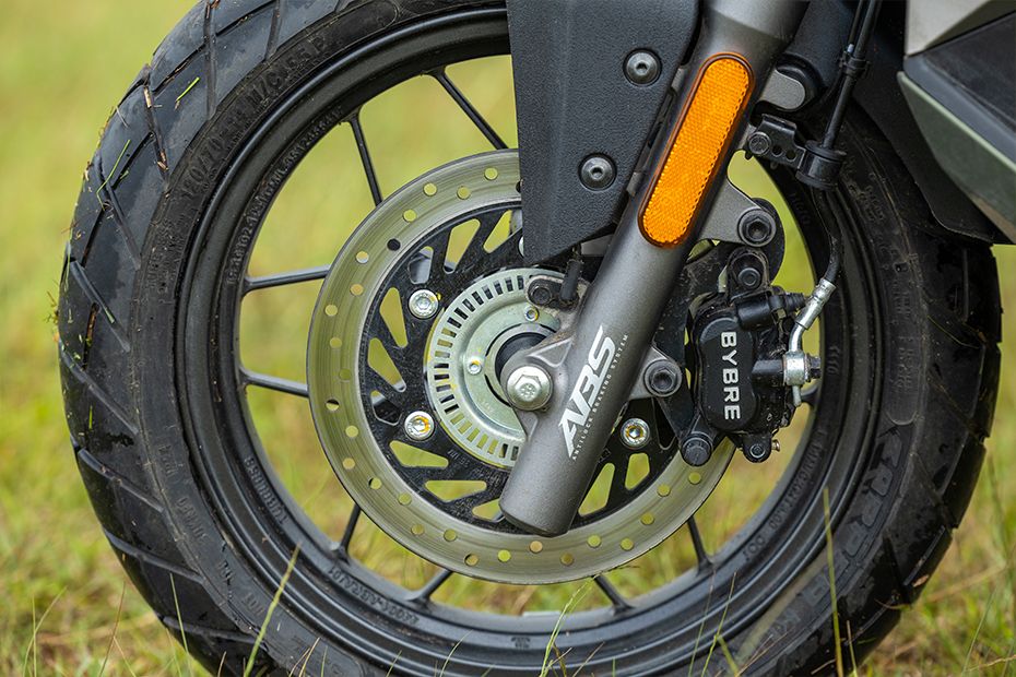 Foot Space View of Xoom 160